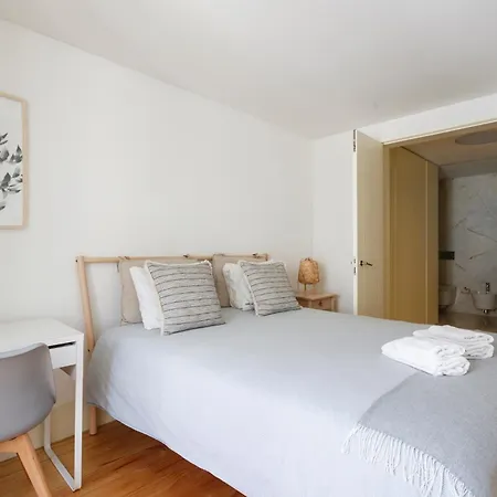 Ubytování v soukromí Bedroom In A Modern In Chiado In A Shared House