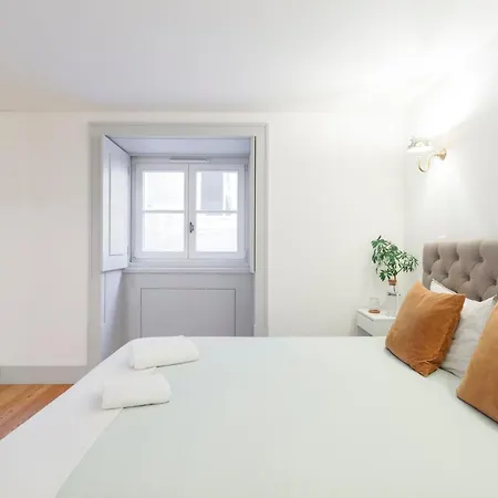Bedroom In A Modern In Chiado In A Shared House Ubytování v soukromí *