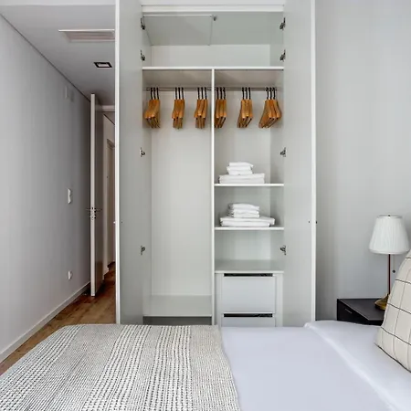 Bedroom In A Modern In Chiado In A Shared House * Lissabon
