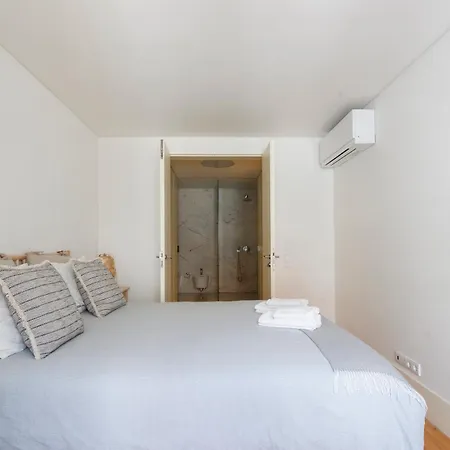 Homestay szállás Bedroom In A Modern In Chiado In A Shared House Lisboa