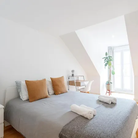 Homestay szállás Bedroom In A Modern In Chiado In A Shared House